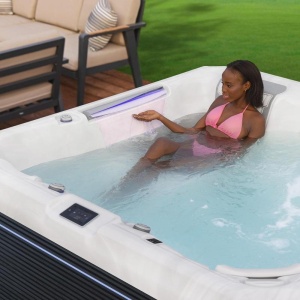 Minipiscina Wellis Atlas PeakLife Deluxe 5 locuri, 215 cm x 215 cm x 86.5 cm + SET DE GRADINA CADOU LA ALEGERE - Img 5