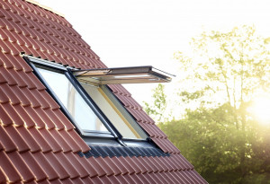 Fereastra mansarda Velux Premium GPL 3068 CK04, deschidere de jos, 55x98 cm - Img 2