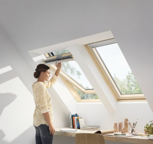 Fereastra mansarda Velux Standard Plus GLL 1061 MK06, deschidere de sus, 78x118 cm - Img 3
