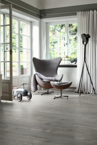 Parchet laminat Egger NatureSense Aqua EL1028 Stejar Avery gri 10/32 Classic - Img 2