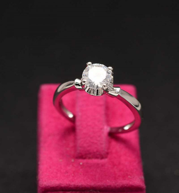Inel romantic de logodna din argint cu zirconiu alb cod ARG370E