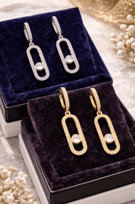 Cercei lungi argintii/ aurii cu cristal central Cod Arg 389K