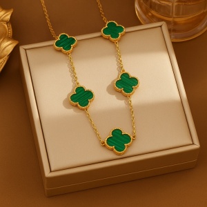 Lănțișor Argint Placat Auriu cu Pandantiv Trifoi Verde Malachit– Simbol Norocos ARG386A