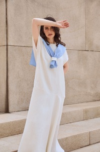 Rochie Albă lungă cu guler din In 100% – Elegantă și Confortabilă pentru Vară