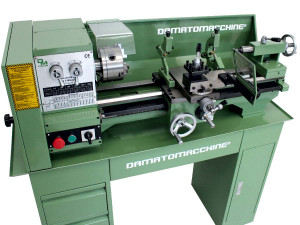 Strung Universale Newton 20 Plus de Damatomacchine, prelucrare metal cu distanta intre centre de 560 mm, diametrul maxim al piesei de prelucrat pe banc de 220 mm si motor monofazat de 750 W - Img 4