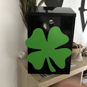 Cutie postala Vivatechnix Irish Clover KRO-1230, otel, 400x250x100mm, Negru/Verde, 2 chei - Img 3