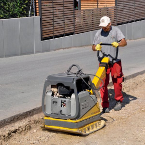 Placa compactoare reversibila Wacker Neuson DPU6555Hec, diesel, greutate 497 kg, forta de impact 65 kN, pornire electrica, sistem Compatec - Img 3