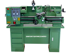 Strung universal pentru metal Multitech 800 de Damatomacchine, cu distanţa între vârfuri de 800 mm, diametrul maxim al piesei de prelucrat pe banc 320 mm, motor de 1500 W - Img 3