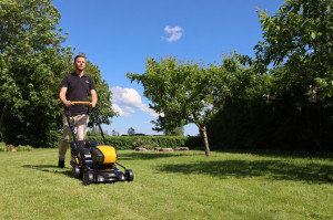 Texas Razor 4220TR-Li, masina de tuns gazonul pe acumulatori, 40 V 2,5 Ah, latime lucru 420mm, autopropulsata, reglaj central 6 trepte, sac 45 litri - Img 6