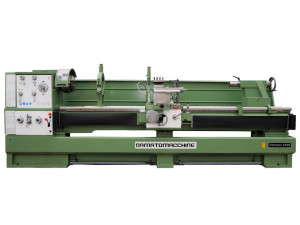 Strung profesional Olympus 3000 de Damatomacchine, Strung universal cu distanța dintre vârfurile de 3000 mm, diametrul maxim pentru a lucra pe banca de 800 mm, 16 viteze cu trei faze ax cu motor 10 Hp - Img 2