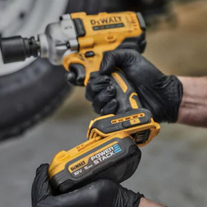 Masina de insurubat cu impact Dewalt DCF891H2T, patrat 1/2", max 812 Nm, cu 2 acumulatori 18V XR Powerstack de 5.0 Ah si incarcator in valiza de transport - Img 3
