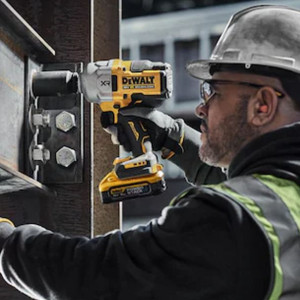 Masina de insurubat cu impact DeWalt DCF961H2T, patrat 1/2", strangere maxim 1626 Nm, cu 2 acumulatori Powerstack 18V / 5.0Ah si incarcator in valiza TSTAK - Img 4