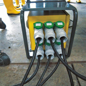 Convertizor de frecventa Wacker Neuson FUE-M/S 75A 6CEE-32A, curent de iesire de 75 A, tensiune iesire 42 V, 6 prize 32 A - Img 4