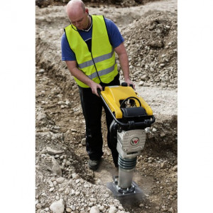 Mai compactor Wacker Neuson BS60-2 11", motor 2T, forta de impact 18 kN, greutate 66 kg - Img 3