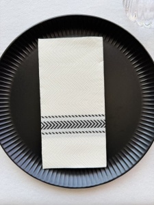 Празнични салфетки за маса Softpoint, сгънати 1/8 – Classic Point Black / 40x40 см / 50 броя - Img 3