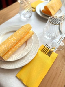 Салфетки Mank HORECA, Spanlin®, Denice Yellow, 40 x 40 см, идеални за сватби, партита, кръщенета, комплект от 30 бр. - Img 3