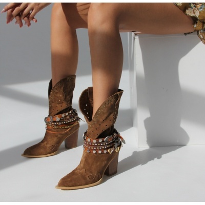 Ghete ciocate Cowboy Embellished III Lungi Camel piele naturala
