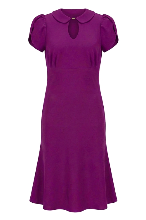 Rochie casual magenta cu decupaj la decolteu si maneca asimetrica