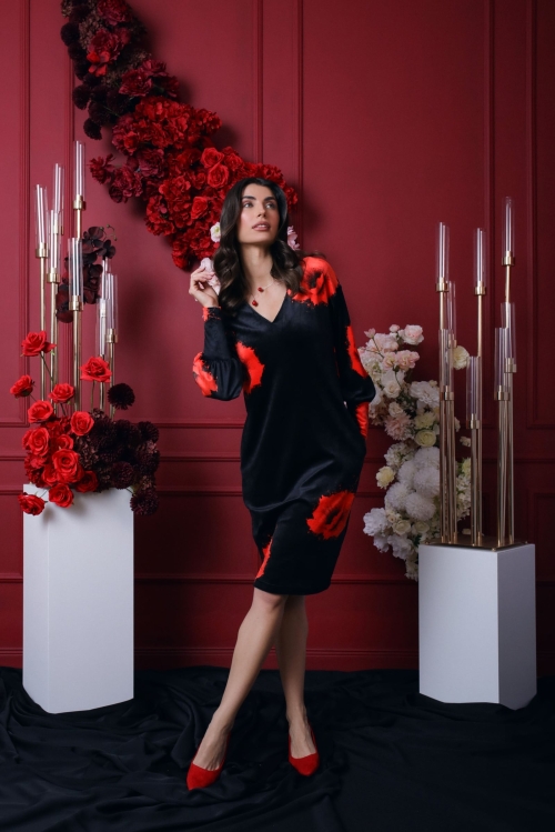 Rochie casual neagra din catifea imprimata Maci Stoc