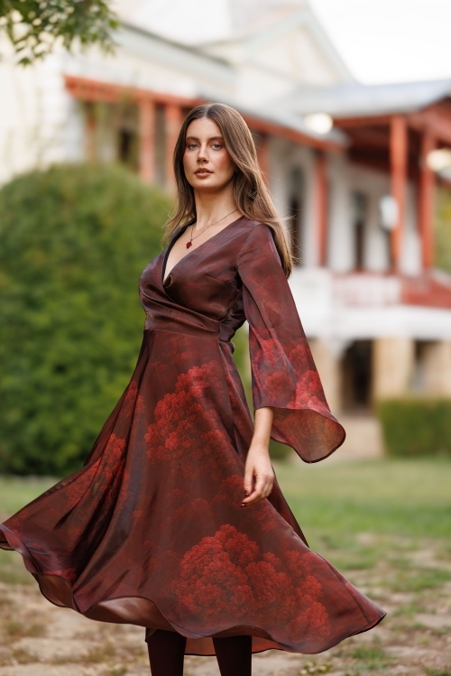 Rochie eleganta bordo din satin lucios cu efect metalizat Poveste de Toamna - Img 2