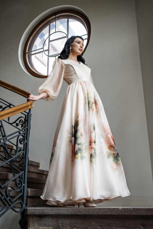 Rochia ivory din organza cu imprimeu floral