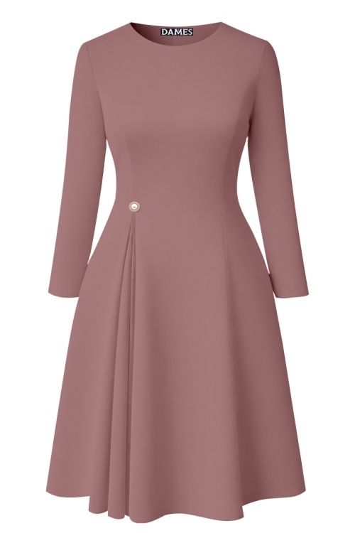Rochie roz pudra eleganta cu pliuri si nasture bijuterie