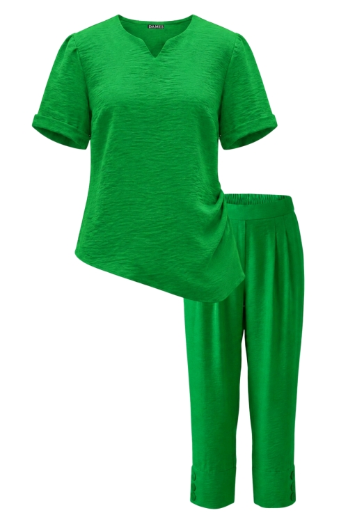 Set verde din vascoza pantalon trei sferturi si bluza cu decolteu in V