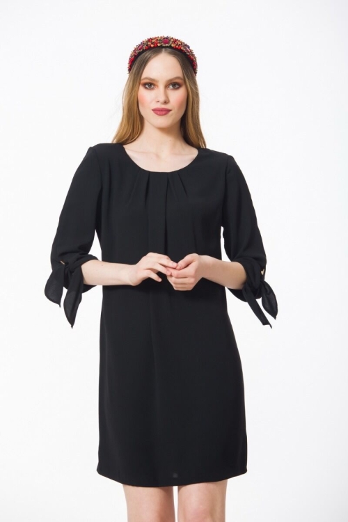 Rochie casual neagra cu plii C464