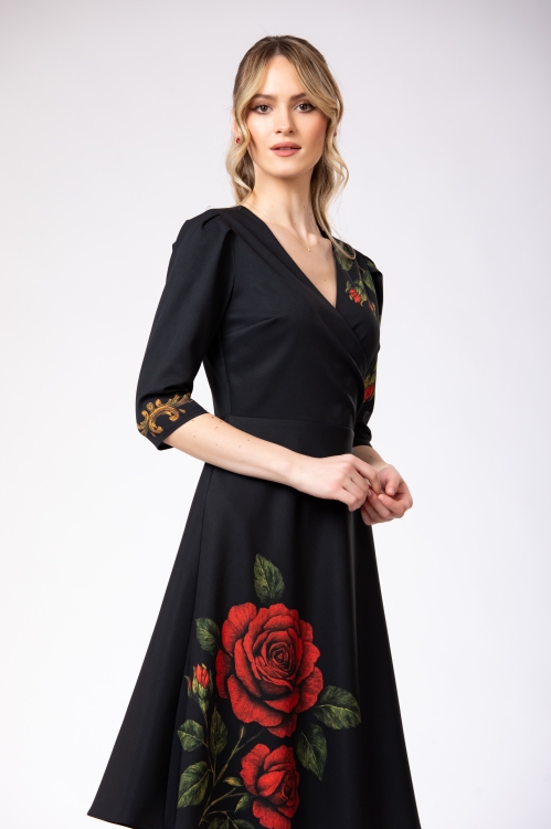Rochie eleganta cu bust petrecut imprimata Noir Rose