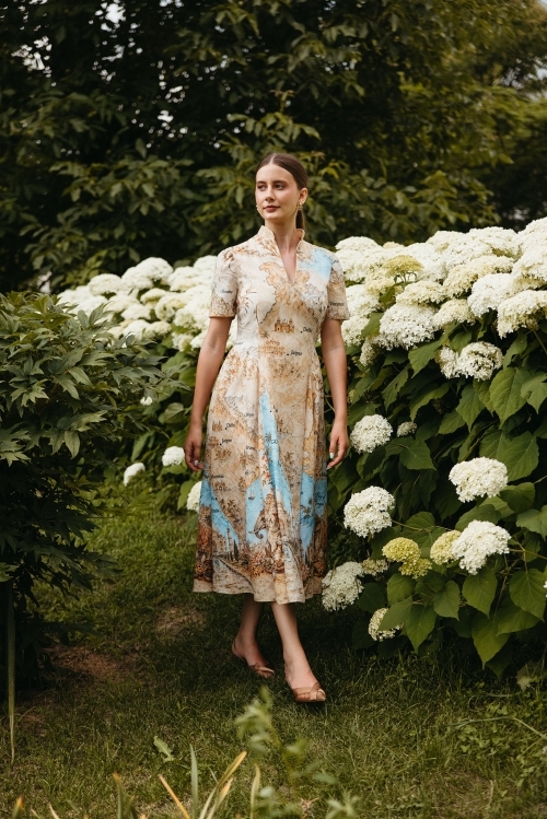 Rochie din in clos cu guler inalt si decolteu in V Cartoline India - Img 2