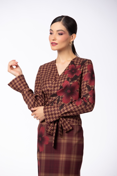 Bluza cu suprapunere si cordon in talie