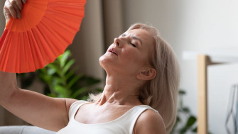 CUM GESTIONĂM SIMPTOMELE DIN MENOPAUZĂ?