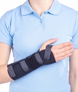 Triamed Triacarp Manu SRT211, Orteză fixă de încheietura mâinii, mărimea 4, stânga