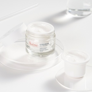 Pachet Crema pentru regenerare celulara 50 ml + Crema de ochi cu tripla actiune 15 ml Hyaluron Activ B3, Avene - Img 5