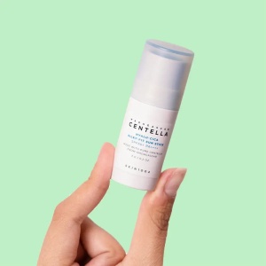 Skin1004 Madagascar Centella Hyalu-Cica Silky-Fit Sun Stick Spf50+ Pa++++ Face Stick 7 Gr - Img 3