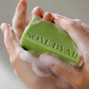 Sapun pentru fata si corp cu AHA BHA PHA 30 Days Miracle Cleansing Bar, Some By Mi - Img 2
