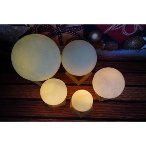 Lampa de veghe luna 3D Moon Light, lumina LED alb cald, alimentare baterii, stand din plastic, 20 cm, Flippy - Img 2