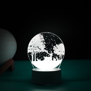 Lampa LED decorativa, Flippy, 3D, Peisaj de iarna, cu telecomanda, doua moduri de alimentare USB si baterii, 20 cm inaltime, din material acril si lumina multicolora, alb - Img 5