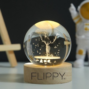 Lampa LED Decorativa, Flippy, cu Bila de Cristal cu Diametru 6cm, Model Cerb 3D, Alimentare USB, Suport din Lemn, Lumina Alb Cald - Img 2