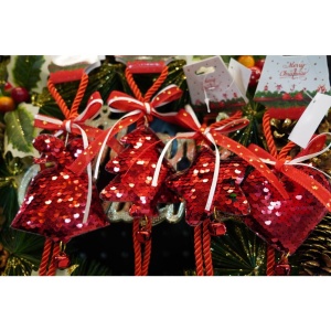 Ornament de brad clopotel cu paiete, Flippy, rosu, lemn, 25 cm - Img 4