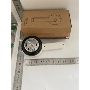 Aparat Pentru Curatat Scame, Par Si Praf, Flippy, Trimmer pentru Diferite Tipuri De Material, Cu Lame Din Otel Inoxidabil, Maner Ergonomic, Incarcare Prin USB, Alb - Img 4