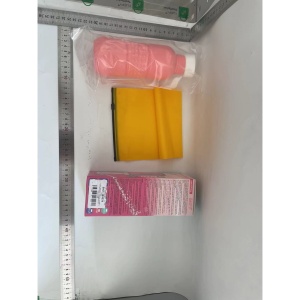 Bideu Portabil pentru Igiena Intima, Flippy, pentru Postpartum/ Postoperator, 450 mL, cu Capac si Husa Galbena, 29.5x7 cm, Culoare Recipient Roz - Img 4