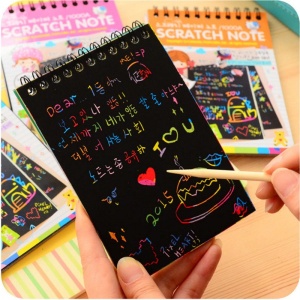Caiet cu fise razuibile Flippy, DIY Magic Scratch, 12 File, Curcubeu, Creion din Lemn, Cartonase negre, 14.5 x 10 cm, portocaliu - Img 12