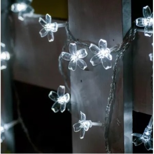 Instalatie Craciun, 6.5 metri, 30 Becuri LED tip Flori de cires, pentru exterior cu incarcare solara, Alb rece, Flippy - Img 2