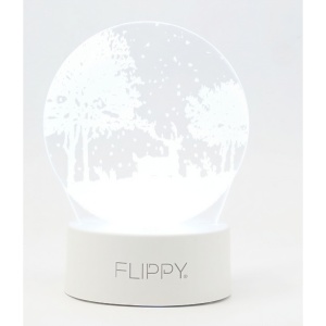 Lampa LED decorativa, Flippy, 3D, Peisaj de iarna, cu telecomanda, doua moduri de alimentare USB si baterii, 20 cm inaltime, din material acril si lumina multicolora, alb - Img 6
