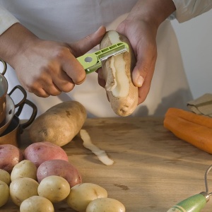 Peeler pentru Legume si Fructe, Flippy, 3.6 x 9.1 cm, Multifunctional, Curatator Pliabil, din ABS si Otel Inoxidabil, Verde - Img 3
