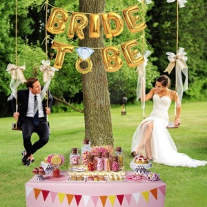 Set Baloane din Folie Metalizata, Flippy, Model Bride to Be cu Inel de Logodna, Litere de 40 cm, Baloane Party, Ambalaj Individual, Pai Inclus, Umflare cu Aer sau Heliu, Auriu - Img 3