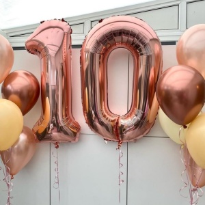 Balon din Folie Metalizata Flippy, Figurina Cifra, Tema Aniversare 40 cm, Ambalaj Individual, Pai inclus, Umflare cu Aer sau Heliu, Rose Gold, Cifra 1 - Img 2