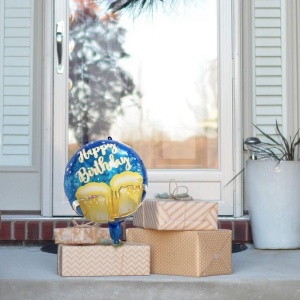 Balon din Folie Metalizata, Flippy, Mini Figurina Rotunda, Model Halbe de Bere, Happy Birthday, Tematica Aniversare, 45 cm, Ambalaj Individual, Pai Inclus, Umflare cu Aer sau Heliu, Albastru - Img 2