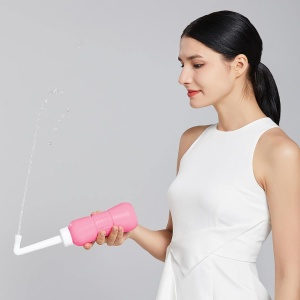 Bideu Portabil pentru Igiena Intima, Flippy, pentru Postpartum/ Postoperator, 450 mL, cu Capac si Husa Galbena, 29.5x7 cm, Culoare Recipient Roz - Img 8
